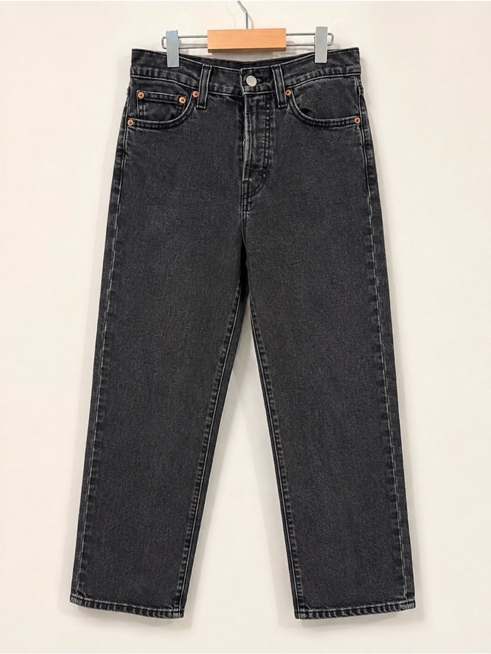 Levi’s “wedgie” Jean - Picture 2 of 4